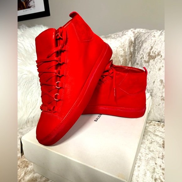 Balenciaga - Picture 1 of 3